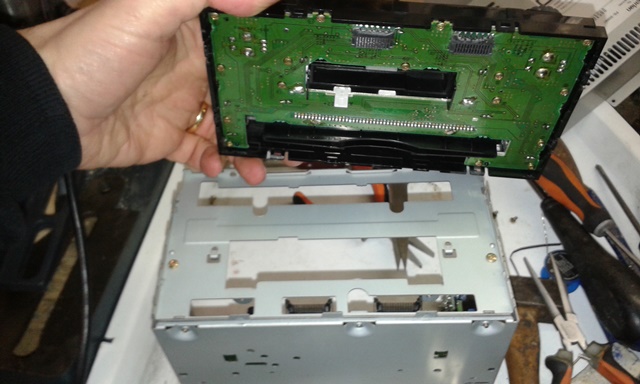 demontage vis clarion suzuki